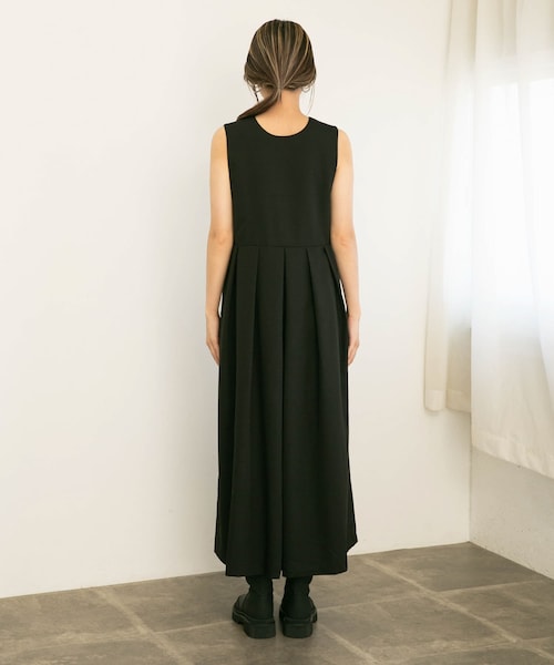 KBF（ケイビーエフ）の「キーネックBIGプリーツジャンパースカート（ワンピース/ドレス・レディース・BEIGE/BLACK/CHARCOAL・36/38）」の21枚目の写真