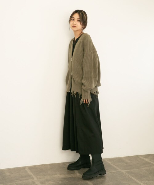 KBF（ケイビーエフ）の「キーネックBIGプリーツジャンパースカート（ワンピース/ドレス・レディース・BEIGE/BLACK/CHARCOAL・36/38）」の10枚目の写真