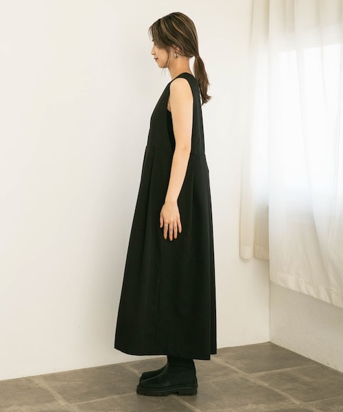 KBF（ケイビーエフ）の「キーネックBIGプリーツジャンパースカート（ワンピース/ドレス・レディース・BEIGE/BLACK/CHARCOAL・36/38）」の20枚目の写真