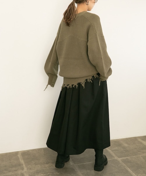 KBF（ケイビーエフ）の「キーネックBIGプリーツジャンパースカート（ワンピース/ドレス・レディース・BEIGE/BLACK/CHARCOAL・36/38）」の6枚目の写真