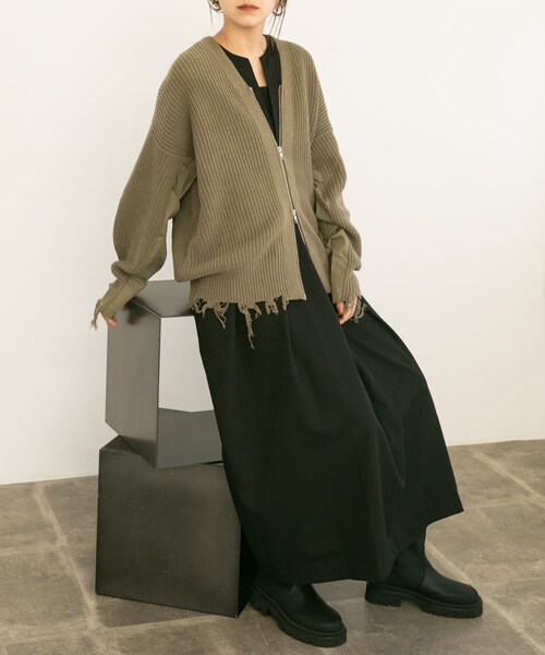 KBF（ケイビーエフ）の「キーネックBIGプリーツジャンパースカート（ワンピース/ドレス・レディース・BEIGE/BLACK/CHARCOAL・36/38）」の7枚目の写真