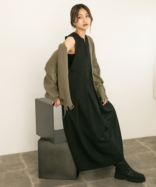 KBF（ケイビーエフ）の「キーネックBIGプリーツジャンパースカート（ワンピース/ドレス・レディース・BEIGE/BLACK/CHARCOAL・36/38）」の8枚目の写真