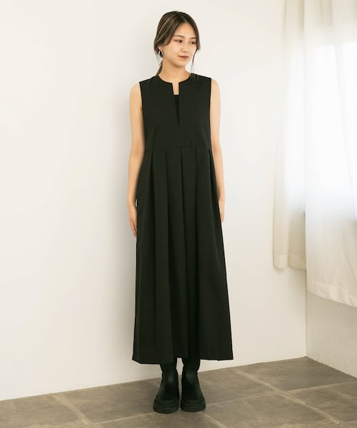 KBF（ケイビーエフ）の「キーネックBIGプリーツジャンパースカート（ワンピース/ドレス・レディース・BEIGE/BLACK/CHARCOAL・36/38）」の19枚目の写真