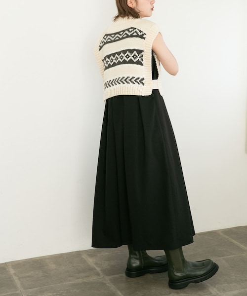 KBF（ケイビーエフ）の「キーネックBIGプリーツジャンパースカート（ワンピース/ドレス・レディース・BEIGE/BLACK/CHARCOAL・36/38）」の15枚目の写真