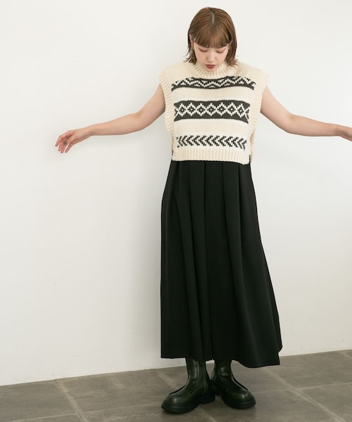 KBF（ケイビーエフ）の「キーネックBIGプリーツジャンパースカート（ワンピース/ドレス・レディース・BEIGE/BLACK/CHARCOAL・36/38）」の17枚目の写真