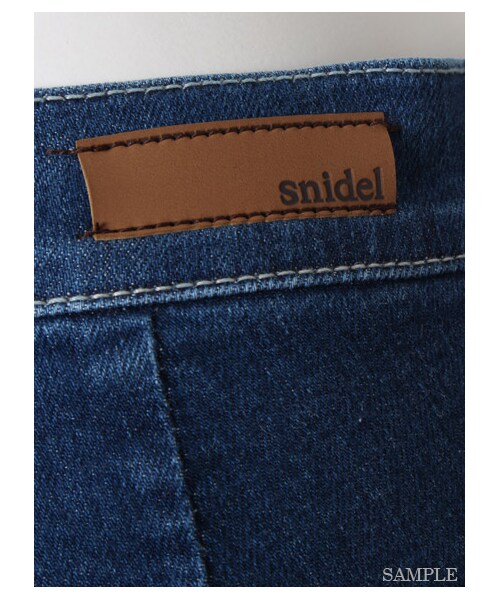 SNIDEL（スナイデル）の「スキニーデニムパンツ（デニムパンツ・レディース・WHT/CMCL/BLK・1）」の9枚目の写真