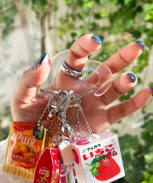 Lattice（Lattice）の「【人気の為再入荷】ハートカラビナキーチャーム（チャーム・レディース・ゴールド/シルバー・0）」の2枚目の写真