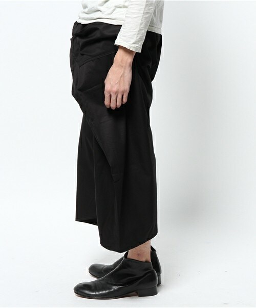 ANREALAGE（アンリアレイジ）の「ANREALAGE　wide short chino pants（チノパンツ・メンズ・ホワイト/ブラック・46/48）」の3枚目の写真