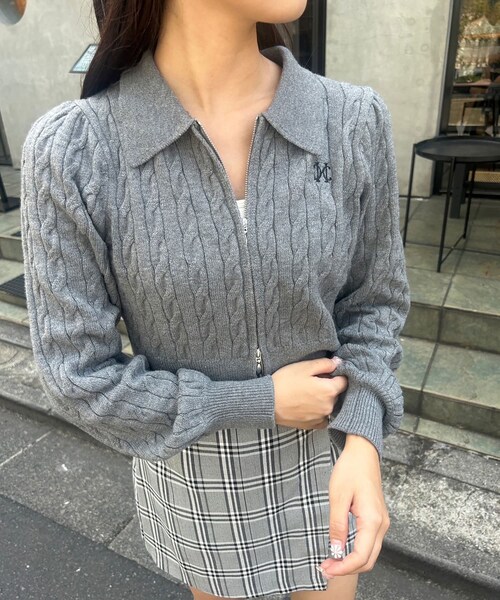 one after another NICE CLAUP(ワンアフターアナザーナイスクラップ)の「ジップアップ刺しゅうケーブルニット(ニット/セーター・レディース・オフホワイト/ピンク/サックスブルー/グレー/ネイビー・0)」の2枚目の写真