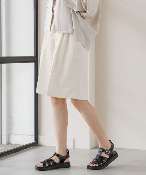 LEPSIM（レプシィム）の「タックハーフパンツ（パンツ・オフホワイト05/ブラック09/ベージュ52・FREE SIZE）」の3枚目の写真