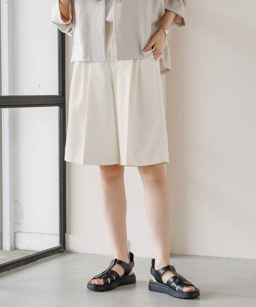 LEPSIM（レプシィム）の「タックハーフパンツ（パンツ・オフホワイト05/ブラック09/ベージュ52・FREE SIZE）」の4枚目の写真