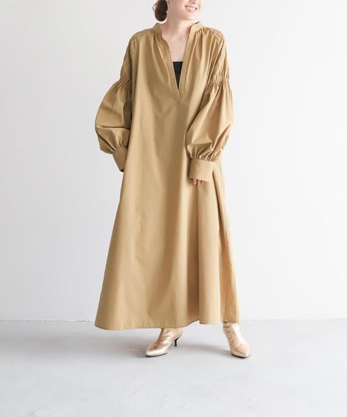 LEPSIM（レプシィム）の「袖シャーリングワンピース（ワンピース/ドレス・レディース・ブラック09/ベージュ52/グリーン75・FREE SIZE）」の2枚目の写真