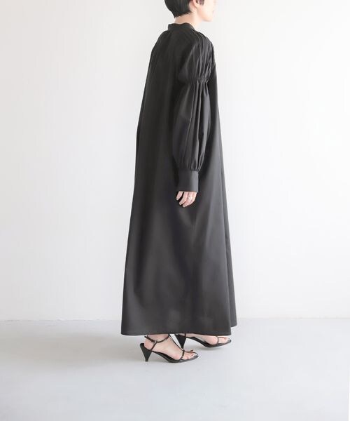 LEPSIM（レプシィム）の「袖シャーリングワンピース（ワンピース/ドレス・レディース・ブラック09/ベージュ52/グリーン75・FREE SIZE）」の6枚目の写真