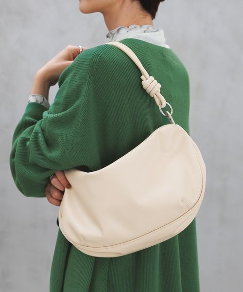 LEPSIM（レプシィム）の「クロワッサン2WAYバッグ（バッグ・アイボリー08/ブラック09/キャメル53・ONE SIZE）」の4枚目の写真