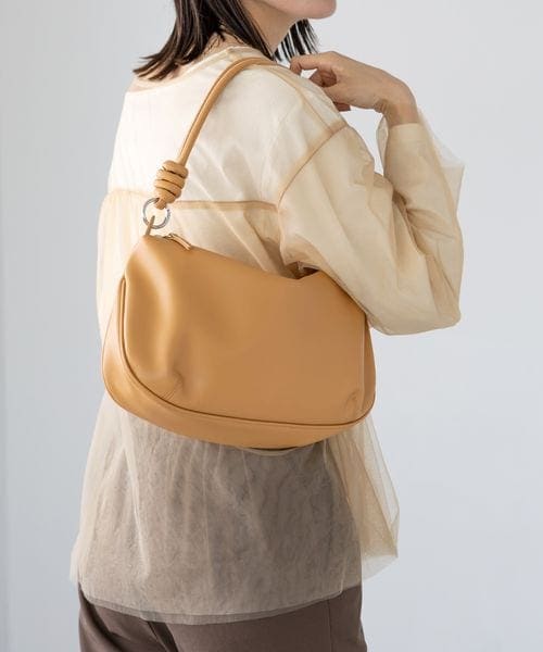 LEPSIM（レプシィム）の「クロワッサン2WAYバッグ（バッグ・アイボリー08/ブラック09/キャメル53・ONE SIZE）」の3枚目の写真