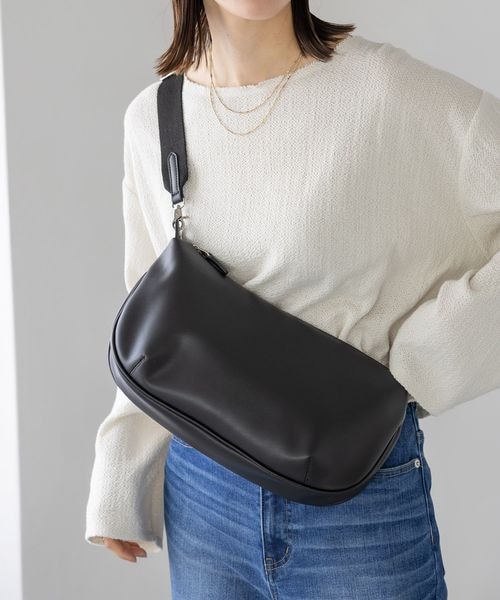 LEPSIM（レプシィム）の「クロワッサン2WAYバッグ（バッグ・アイボリー08/ブラック09/キャメル53・ONE SIZE）」の2枚目の写真