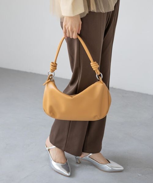 LEPSIM（レプシィム）の「クロワッサン2WAYバッグ（バッグ・アイボリー08/ブラック09/キャメル53・ONE SIZE）」の16枚目の写真