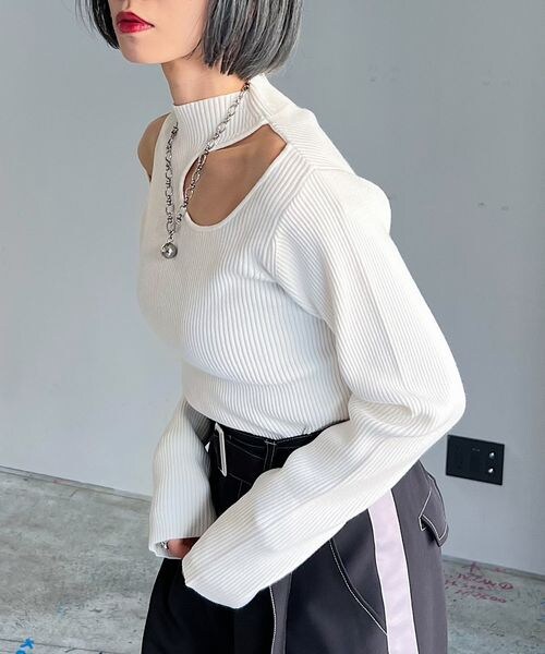 PAGEBOY(ページボーイ)の「ピッタミニカットアウトTOPS(トップス・オフホワイト05/ブラック09/ブルー85・F)」の6枚目の写真