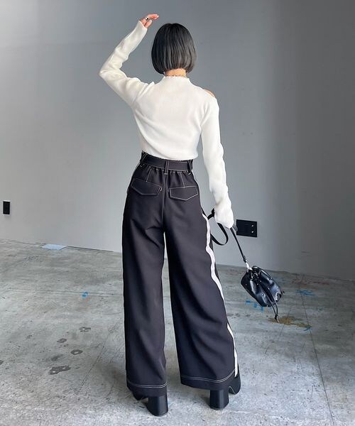 PAGEBOY(ページボーイ)の「ピッタミニカットアウトTOPS(トップス・オフホワイト05/ブラック09/ブルー85・F)」の12枚目の写真