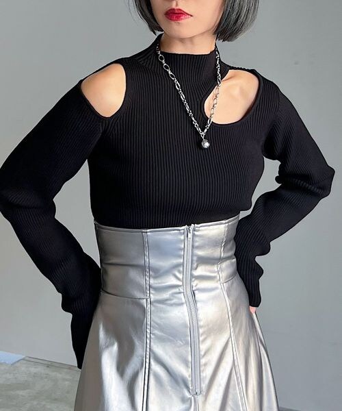 PAGEBOY(ページボーイ)の「ピッタミニカットアウトTOPS(トップス・オフホワイト05/ブラック09/ブルー85・F)」の13枚目の写真