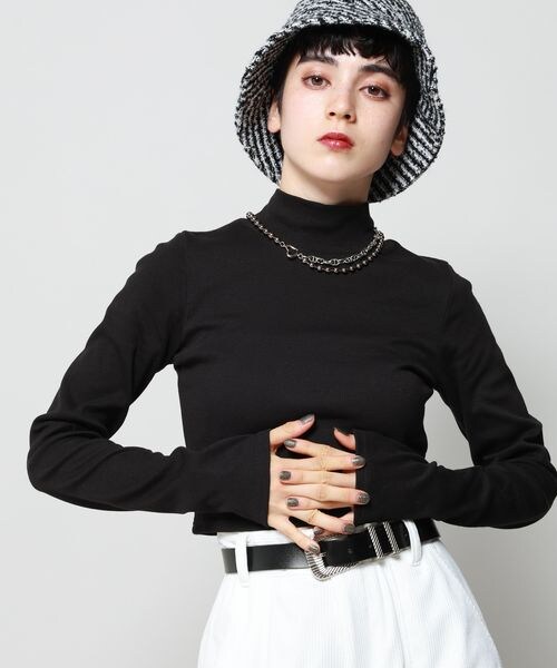 PAGEBOY(ページボーイ)の「ハイネックショートテレコ(トップス・ボーダー01/オフホワイト05/ブラック09/チャコール18・F)」の2枚目の写真