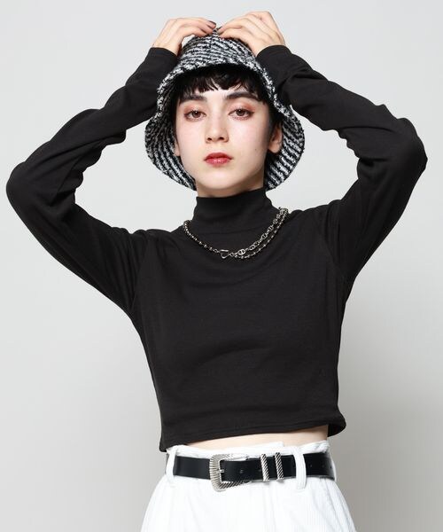 PAGEBOY(ページボーイ)の「ハイネックショートテレコ(トップス・ボーダー01/オフホワイト05/ブラック09/チャコール18・F)」の11枚目の写真