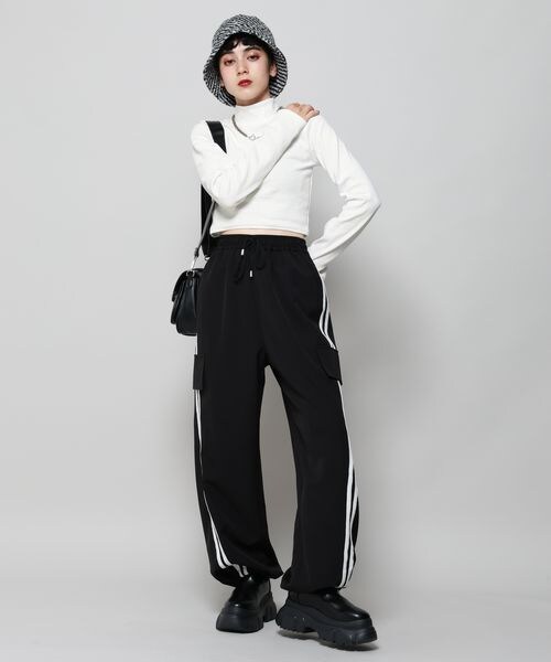 PAGEBOY(ページボーイ)の「ハイネックショートテレコ(トップス・ボーダー01/オフホワイト05/ブラック09/チャコール18・F)」の10枚目の写真