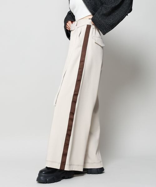 PAGEBOY（ページボーイ）の「ラインワイドパンツ（パンツ・ブラック09/グレージュ13/ブラウン58・F）」の15枚目の写真