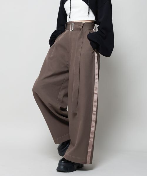 PAGEBOY（ページボーイ）の「ラインワイドパンツ（パンツ・ブラック09/グレージュ13/ブラウン58・F）」の2枚目の写真