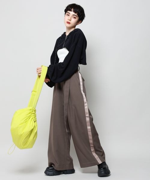 PAGEBOY（ページボーイ）の「ラインワイドパンツ（パンツ・ブラック09/グレージュ13/ブラウン58・F）」の12枚目の写真