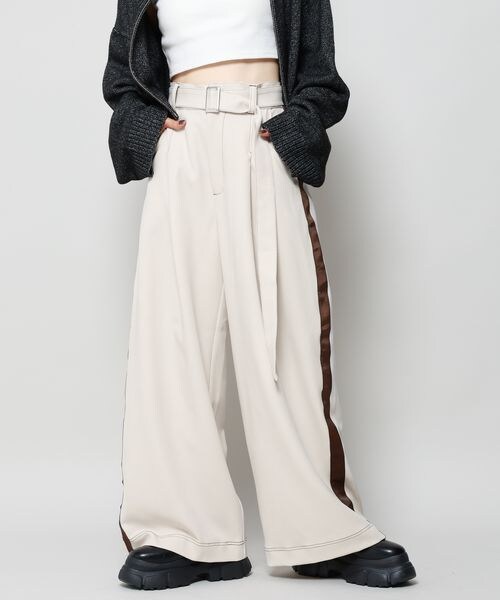 PAGEBOY（ページボーイ）の「ラインワイドパンツ（パンツ・ブラック09/グレージュ13/ブラウン58・F）」の14枚目の写真