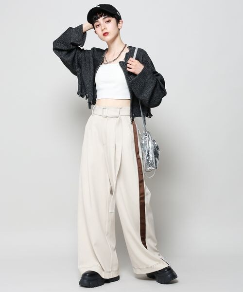 PAGEBOY（ページボーイ）の「ラインワイドパンツ（パンツ・ブラック09/グレージュ13/ブラウン58・F）」の17枚目の写真