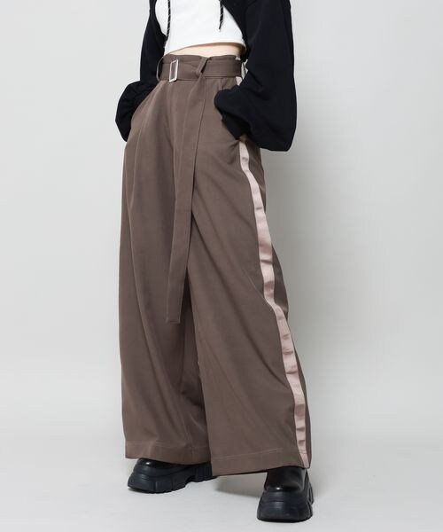 PAGEBOY（ページボーイ）の「ラインワイドパンツ（パンツ・ブラック09/グレージュ13/ブラウン58・F）」の8枚目の写真