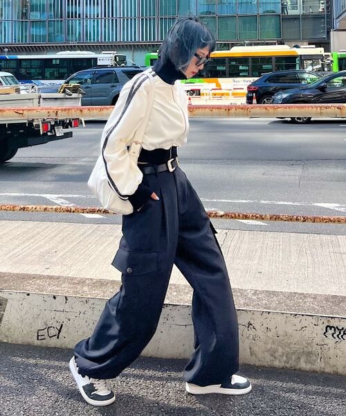 PAGEBOY（ページボーイ）の「ラメラインショートトラックジャケット（ジャケット/アウター・ホワイト×ブラックラメライン05/ブラック×ホワイトラメライン09・F）」の11枚目の写真