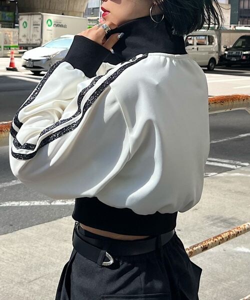 PAGEBOY（ページボーイ）の「ラメラインショートトラックジャケット（ジャケット/アウター・ホワイト×ブラックラメライン05/ブラック×ホワイトラメライン09・F）」の6枚目の写真