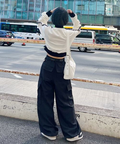 PAGEBOY（ページボーイ）の「ラメラインショートトラックジャケット（ジャケット/アウター・ホワイト×ブラックラメライン05/ブラック×ホワイトラメライン09・F）」の12枚目の写真