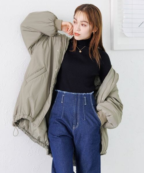 mysty woman（ミスティウーマン）の「フード中綿ミドルブルゾン（ジャケット/アウター・エクリュ08/ブラック09/ライトカーキ74・F）」の2枚目の写真
