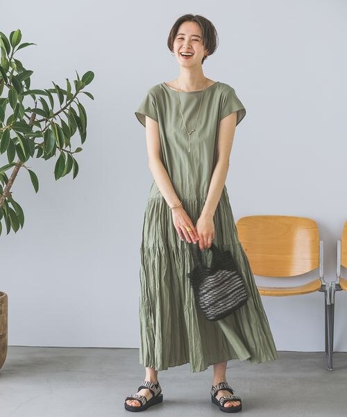 LEPSIM(レプシィム)の「クリンクル切り替えフレンチスリーブワンピース(ワンピース/ドレス・ブラック09/ピンク23/オリーブ74・FREE SIZE)」の8枚目の写真