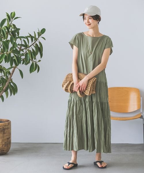 LEPSIM(レプシィム)の「クリンクル切り替えフレンチスリーブワンピース(ワンピース/ドレス・ブラック09/ピンク23/オリーブ74・FREE SIZE)」の3枚目の写真