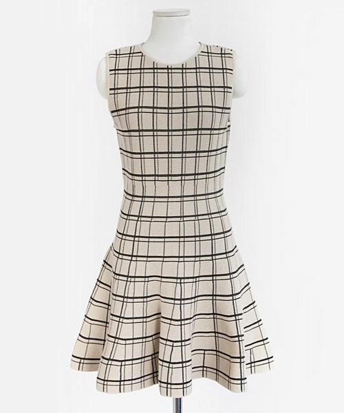 DHOLIC（ディーホリック）の「チェックノースリーブフレアワンピース（ワンピース・レディース・ブラックグレートーン/ネイビートーン/ブラックトーン/ベージュ・FREE）」の3枚目の写真