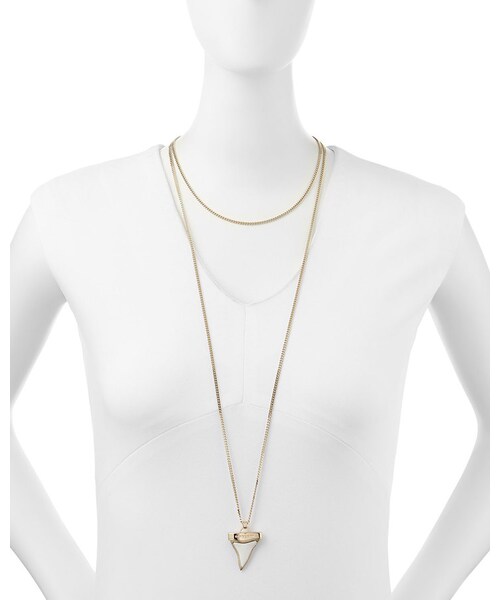 GIVENCHY（ジバンシイ）の「Givenchy Golden Shark Tooth Necklace, White, 36"（ネックレス・レディース・WHITE）」の2枚目の写真