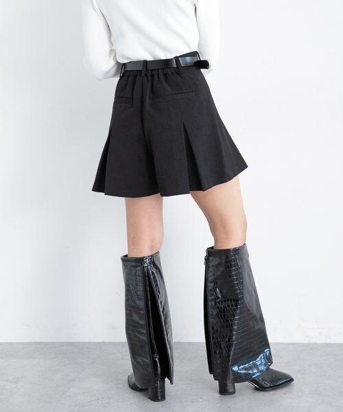 PAGEBOY(ページボーイ)の「プリーツフレアショートパンツ(パンツ・ブラック09/チャコールグレー18・F)」の5枚目の写真
