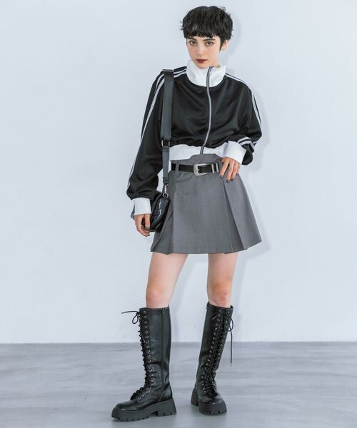 PAGEBOY(ページボーイ)の「プリーツフレアショートパンツ(パンツ・ブラック09/チャコールグレー18・F)」の10枚目の写真