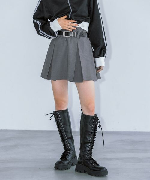 PAGEBOY(ページボーイ)の「プリーツフレアショートパンツ(パンツ・ブラック09/チャコールグレー18・F)」の7枚目の写真