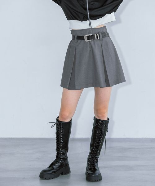 PAGEBOY(ページボーイ)の「プリーツフレアショートパンツ(パンツ・ブラック09/チャコールグレー18・F)」の8枚目の写真