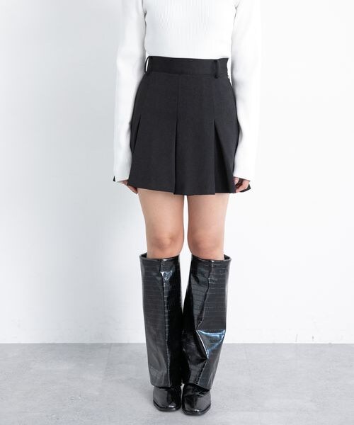 PAGEBOY(ページボーイ)の「プリーツフレアショートパンツ(パンツ・ブラック09/チャコールグレー18・F)」の12枚目の写真