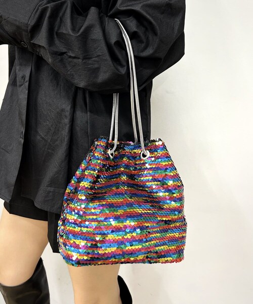 WHO'S WHO gallery(フーズフーギャラリー)の「スパンコール巾着(バッグ・レディース・シルバー/ブラック/シルバーその他1・F)」の3枚目の写真