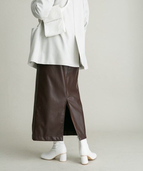 KBF(ケイビーエフ)の「フェイクレザーハイウエストタイトスカート(スカート・レディース・BLACK/BROWN・36/38)」の20枚目の写真