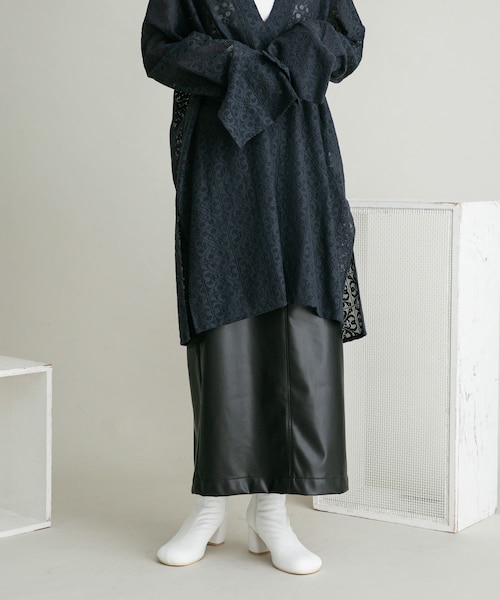 KBF(ケイビーエフ)の「フェイクレザーハイウエストタイトスカート(スカート・レディース・BLACK/BROWN・36/38)」の4枚目の写真