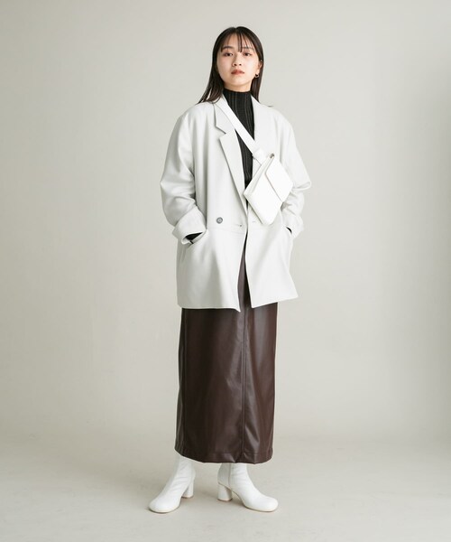 KBF(ケイビーエフ)の「フェイクレザーハイウエストタイトスカート(スカート・レディース・BLACK/BROWN・36/38)」の22枚目の写真